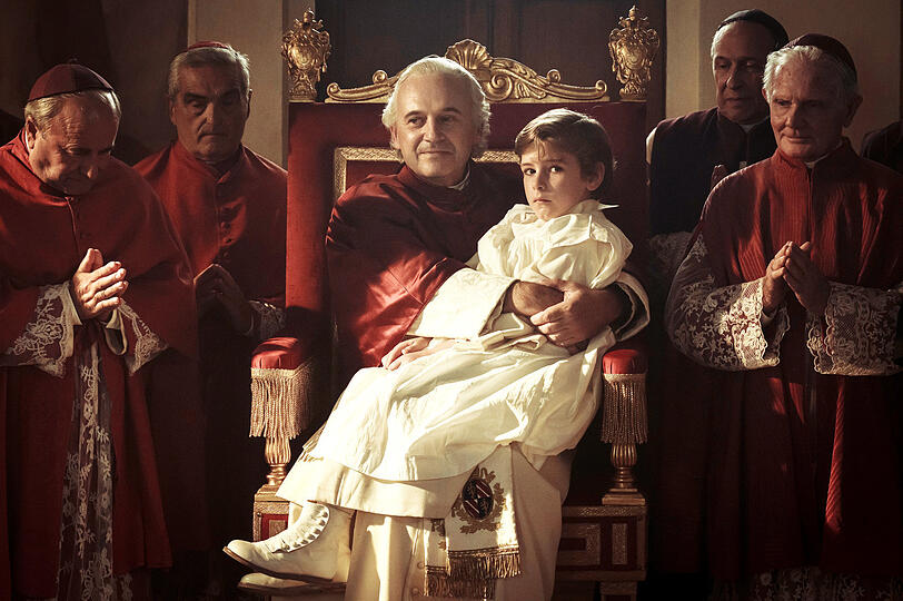 Der Papst mit dem entführten Kind.