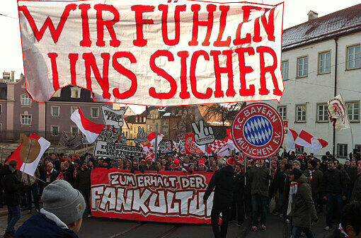Bilder von der Demonstration in Augsburg gegen das neue DFL Sicherheitspapier, über das am 12.12 verhandelt werden soll.