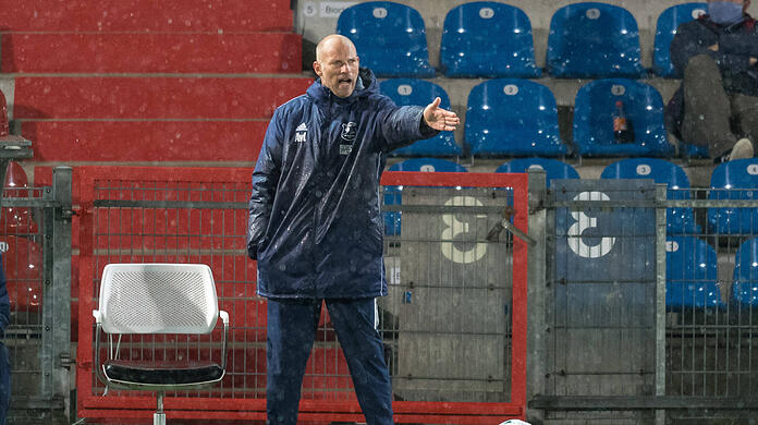 Nach einer desaströsen Reihe an Niederlagen forderten die Unterhachinger Fans in einem Offenen Brief den sofortigen Rauswurf von Trainer Arie van Lent.