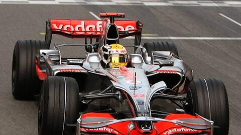 Er soll für Mercedes die Saison retten: Lewis Hamilton.