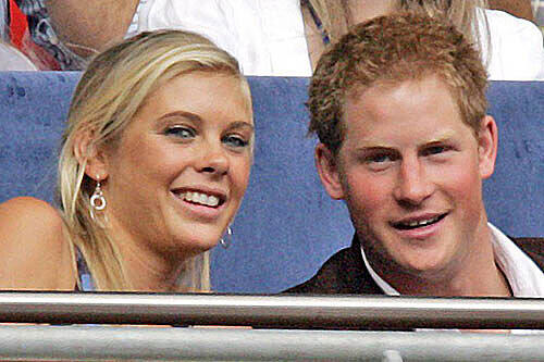 Prinz Harry und Chelsy Davy bei einem Gedenkkonzert für Prinzessin Diana.