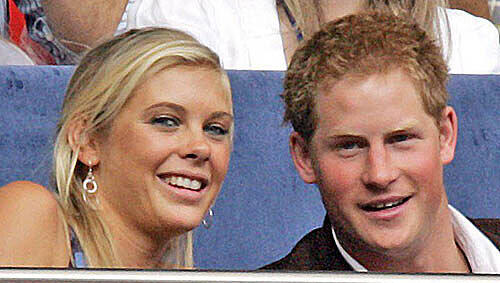 Prinz Harry und Chelsy Davy bei einem Gedenkkonzert für Prinzessin Diana. Prinz Harry und Chelsy Davy bei einem Gedenkkonzert für Prinzessin Diana.