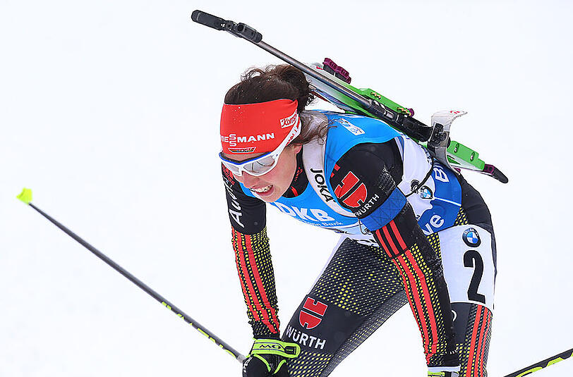 Anstatt am Donnerstag (14.30 Uhr/ARD) im Sprint um ihren fünften Saisonsieg zu kämpfen, muss Laura Dahlmeier in der Heimat das Bett hüten. Sechs Wochen vor der WM in Oslo (3. bis 13. März) ein herber Rückschlag.