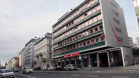Das Gewerkschaftshaus (rechts) kommt weg.