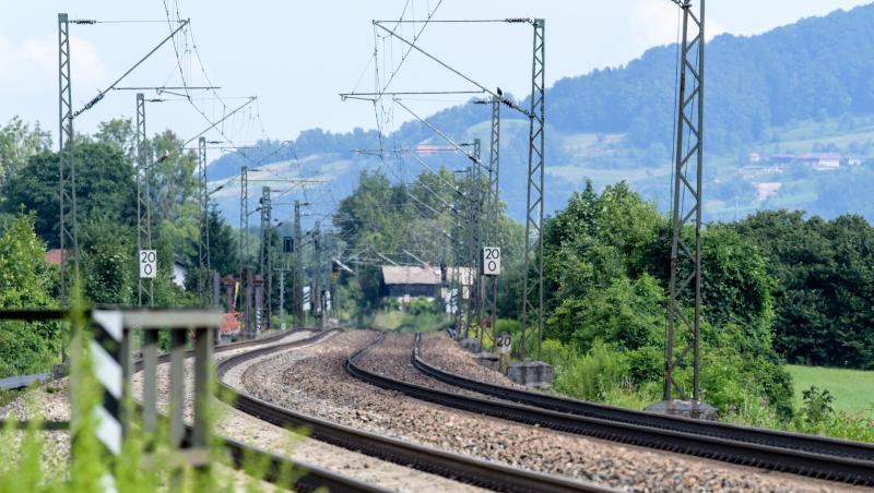 Die Gleise der Bahntrasse durch das Inntal zwischen Rosenheim und Kufstein. Foto: Matthias Balk/Archiv Die Gleise der Bahntrasse durch das Inntal zwischen Rosenheim und Kufstein. Foto: Matthias Balk/Archiv