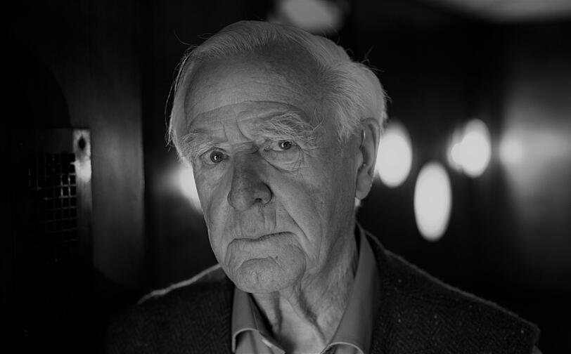 Der britische Schriftsteller John le Carré ist tot. Er starb am 12. Dezember 2020 an einer Lungenentzündung.