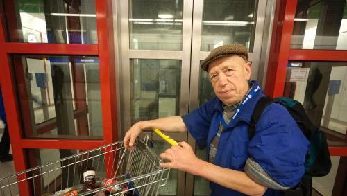Der Flaschensammler: Für Winfried V. ist der Ostbahnhof wie ein zweites Zuhause. Der Flaschensammler: Für Winfried V. ist der Ostbahnhof wie ein zweites Zuhause.