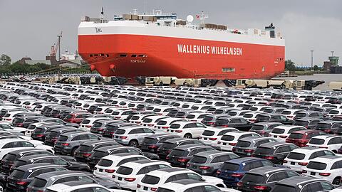 Die deutsche Autoindustrie hat 2024 mehr Fahrzeuge exportiert (Archivbild)