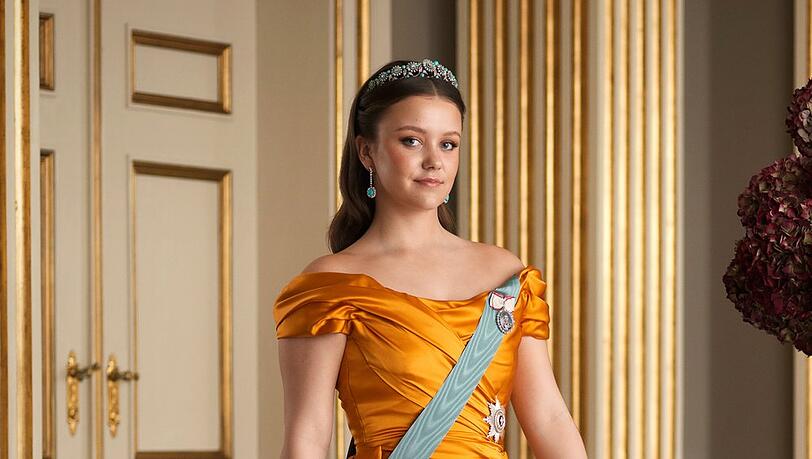Anlässlich des 18. Geburtstages von Prinzessin Isabella hat das dänische Königshaus mehrere offizielle Porträtbilder veröffentlicht. Sie ist das zweitälteste Kind des Königspaares.