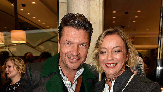 Los geht's immer vor dem Anstich mit Frühstück bei Tiffany: Hardy Kruger Jr. und Sabine Kehm Los geht's immer vor dem Anstich mit Frühstück bei Tiffany: Hardy Kruger Jr. und Sabine Kehm