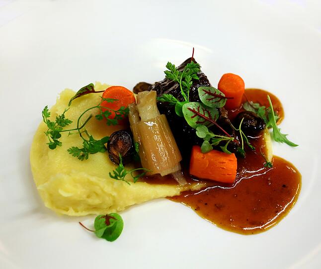 Der Hauptgang: Ochsenbacke Bourguignon.