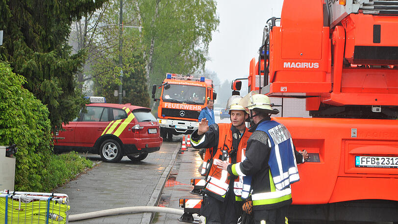 Gaststättenbrand in germering - die Bilder vom Feuerwehreinsatz.