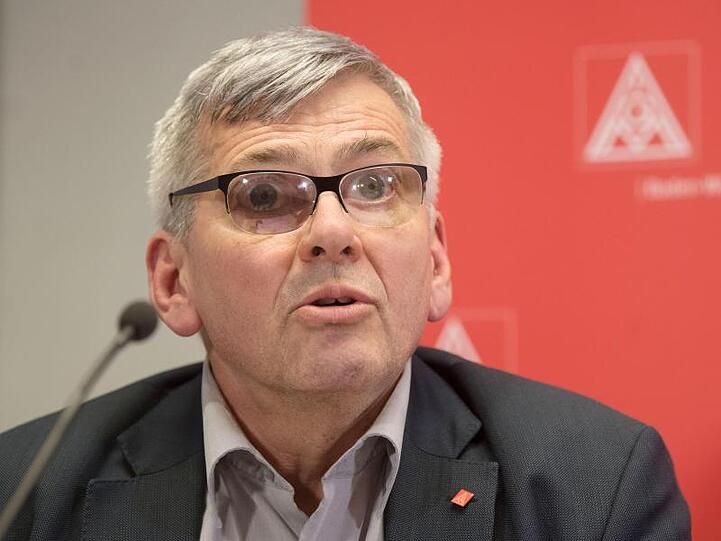 Das von der Koalition auf den Weg gebrachte Klimapaket zeige deutlich, dass in den maßgeblichen Ministerien immer noch ein starkes Sektordenken herrsche, sagt der Erste Vorsitzende Jörg Hofmann.