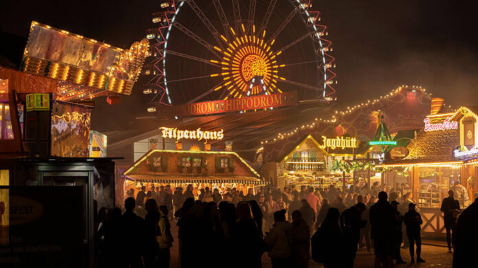 Der Mann ging alleine von der Wiesn nach Hause – doch was ist auf dem Heimweg passiert? (Symbolbild)