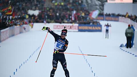 Tommaso Giacomel aus Italien kommt als Dritter ins Ziel.