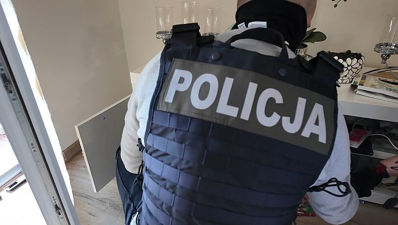 Polizisten haben eine Schaltzentrale von Trickbetrügern im polnischen Posen zerschlagen. Sechs Verdächtige, darunter vier Frauen aus Deutschland, sitzen in Untersuchungshaft.
