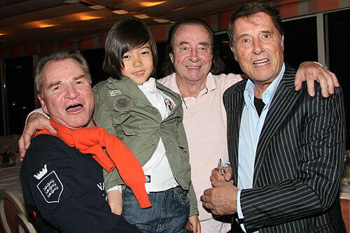 Bilder eines schillernden Lebens: Lüftner mit Udo Jürgens und Elmar Wepper.