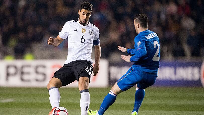 Sami Khedira - Note 4: Schon zum siebten Mal Kapitän. Für Löw ein &bdquo;Leadertyp&ldquo; mit Siegermentalität. Strahlte Ruhe aus. Musste sich nach einem Bock Gelb abholen (13.). Zu inkonsequent beim 1:1.