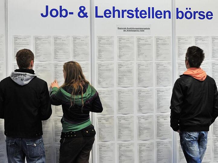 Die Arbeitslosenquote der 15- bis 24-Jährigen lag im vergangenen Jahr in Gesamtdeutschland bei 6,2 Prozent - und damit so niedrig wie nie seit der Wiedervereinigung.