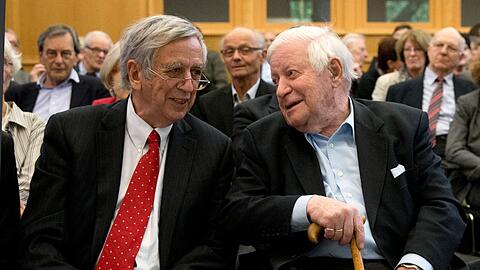 Michael Naumann (l.) war vor seiner politischen Karriere unter anderem Chefredakteur und Herausgeber der Wochenzeitung "Die Zeit". (Archivbild)