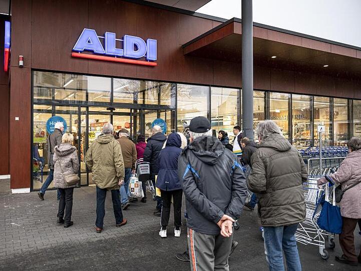 Aldi bietet bundesweit Desinfektionsmittel und andere Hygieneartikel zu günstigen Preisen an.