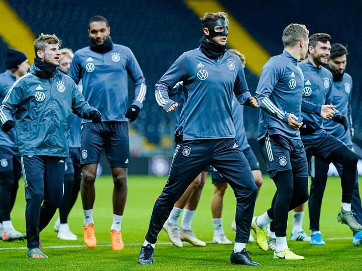 Das DFB-Team beim Abschlusstraining in Frankfurt/Main.