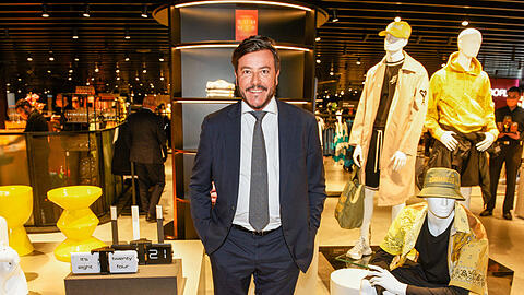 Da lachte er noch: René Benko beim Grand Opening bei Oberpollinger in München am 11. Mai 2022.