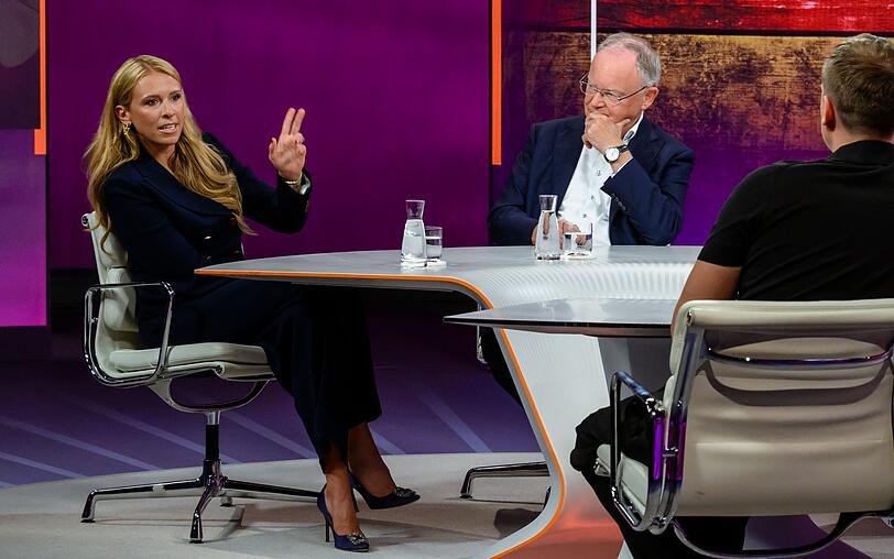 Journalistin Nena Brockhaus ("Welt TV") bekam für ihren Vorschlag, dass die CDU mit der AfD koalieren oder zumindest reden solle, viel Gegenwind. Journalistin Nena Brockhaus ("Welt TV") bekam für ihren Vorschlag, dass die CDU mit der AfD koalieren oder zumindest reden solle, viel Gegenwind.