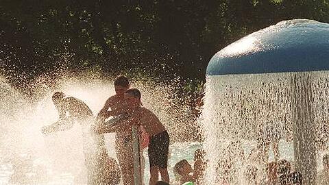 Auch im Michaelibad passierte ein Badeunfall: Ein 23-Jähriger musste wieder belebt werden.