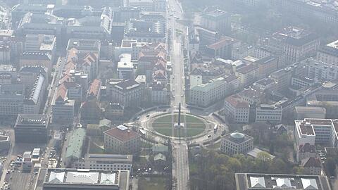 Auf dem Karolinenplatz wurde die Rentnerin angefahren.
