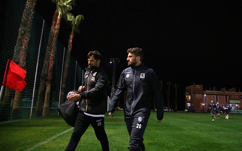 Laufen und kicken an der Sonnenküste in Marbella: Die erste Trainingseinheit der Löwen in Spanien.