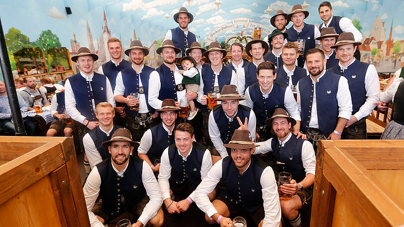Die Aufarbeitung der 3:8-Pleite in Iserlohn begann für den EHC München noch in der Kabine, am Montag wurde sie mit einigen Frust-Maß und dem Wiesn-Playmate auf dem Oktoberfest fortgesetzt.