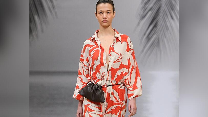 Bei der australischen Fashion Week im Mai 2022 kam das Hawaiihemd als Jumpsuit daher.