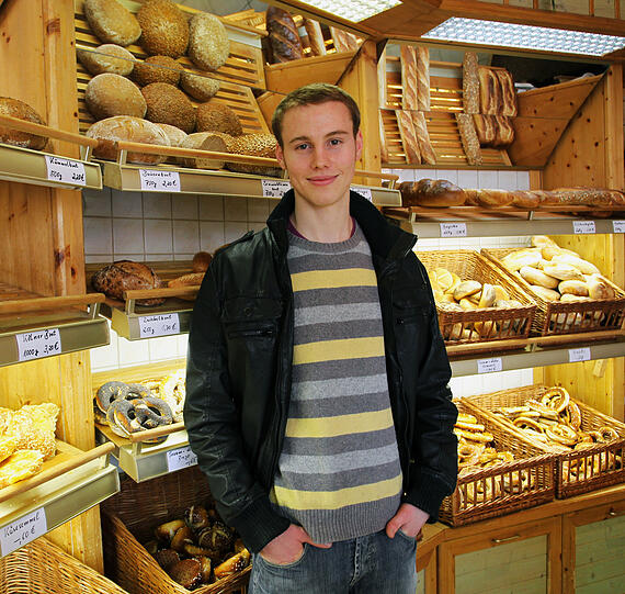 Mit 21 Jahren schon sein eigener Chef: Basti führt mit seinem Bruder Benny die Bäckerei &bdquo;Gattinger&ldquo; in der Johann-Clanze-Str. 104.