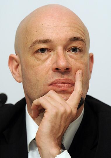 Der Graf  hätte nichts gegen einen Auftritt in einer Volksmusiksendung. «Ich würde auch in den "Musikantenstadl" gehen, wenn die mich einladen. Dort hocken auch keine schlechteren Menschen als anderswo», sagte der Musiker den «Stuttgarter Nachrichten»