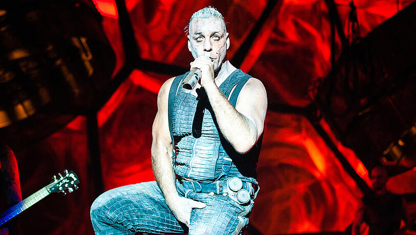 Markiert auf der Bühne gern den harten Kerl: Till Lindemann Markiert auf der Bühne gern den harten Kerl: Till Lindemann