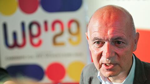 DFB-Präsident Bernd Neuendorf denkt "perspektivisch" an eine Männer-WM in Deutschland