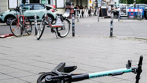 Die Zahl der Unf&auml;lle mit E-Rollern hat zugenommen. (Symbolbild)