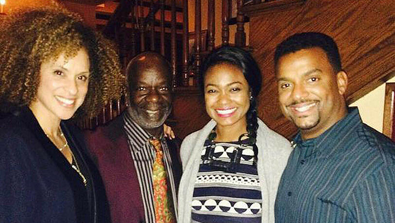 Twitter-Schnappschuss: Die "Prinz von Bel-Air"-Stars Tatyana Ali, Joseph Marcell, Karyn Parsons und Alfonso Ribeiro (v.l.n.r.) bei einem Wiedersehen Twitter-Schnappschuss: Die "Prinz von Bel-Air"-Stars Tatyana Ali, Joseph Marcell, Karyn Parsons und Alfonso Ribeiro (v.l.n.r.) bei einem Wiedersehen