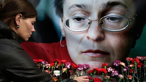 Die russische Journalistin Anna Politkowskaja wurde am 07.10.2006 in ihrem Hauseingang in Moskau erschossen.