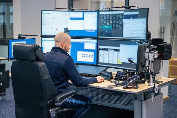 Arbeitsplätze auf dem modernsten Stand der Technik. Arbeitsplätze auf dem modernsten Stand der Technik.