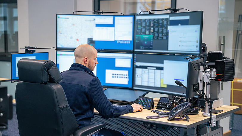 Arbeitsplätze auf dem modernsten Stand der Technik. Arbeitsplätze auf dem modernsten Stand der Technik.
