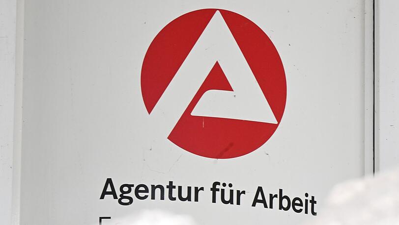 Die Zahl der Arbeitslosen in Deutschland ist &uuml;ber die Grenze von drei Millionen gestiegen. (Archivbild)