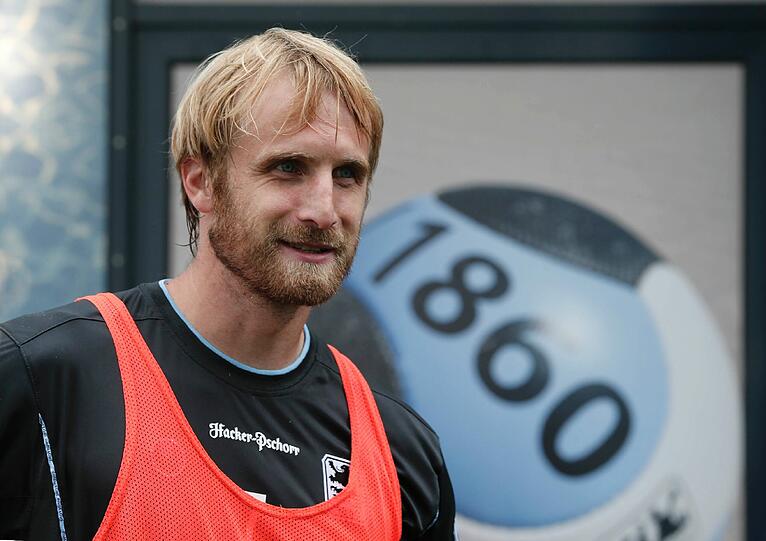 Training an der Grünwalder: Friedhelm Funkel bei der Einheit mit dem TSV 1860. Die Bilder