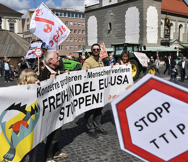 Weitere Bilder von Demonstrationen aus anderen Städten - hier: Augsburg