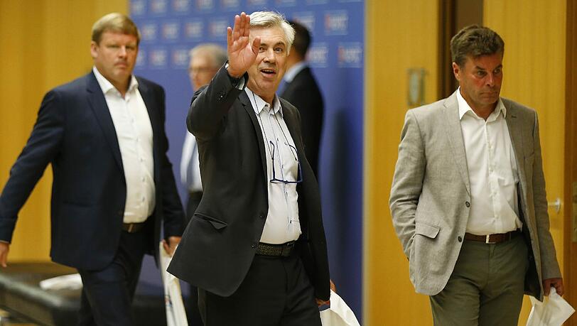 Tauschten sich in Nyon über die Bundesliga aus: Carlo Ancelotti und Dieter Hecking (r.) Tauschten sich in Nyon über die Bundesliga aus: Carlo Ancelotti und Dieter Hecking (r.)