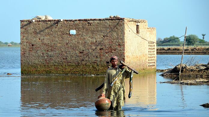 Pakistan litt im Juni unter ungewöhnlich starken Regenfällen, die zu der schlimmsten je aufgezeichneten Flutkatastrophe in dem südasiatischen Land geführt haben.
