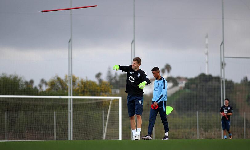 Vormittagstraining im Regen, Ankunft von Oberlöwe Peter Cassalette, kräfteraubender Zirkel am Nachmittag: Sehen Sie hier die Bilder vom dritten Tag des TSV 1860 in Estepona.