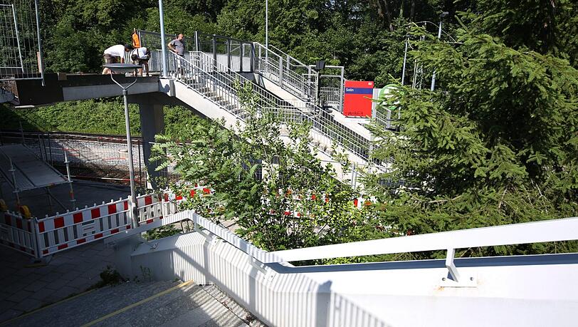 Wer in Solln mit der S-Bahn fahren möchte, muss seit November 2019 den 150-Meter-Umweg über die Unterführung Friedastraße zum Gleis laufen. Wer in Solln mit der S-Bahn fahren möchte, muss seit November 2019 den 150-Meter-Umweg über die Unterführung Friedastraße zum Gleis laufen.