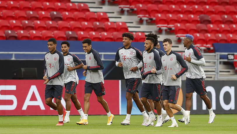 Die Bayern-Stars beim Abschlusstraining in Budapest.